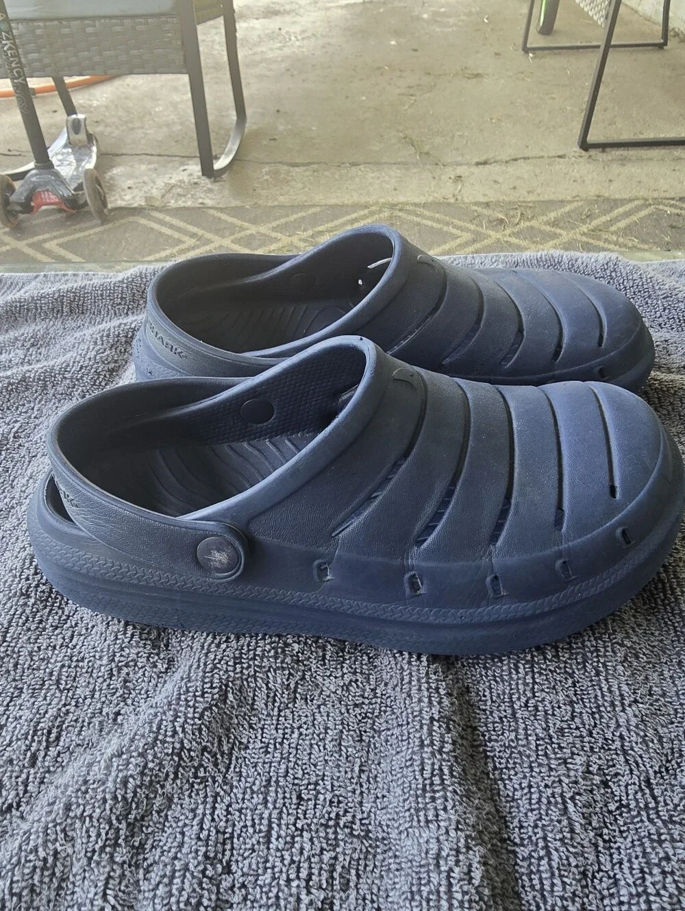Child Size 3 Blue Foam Clog Crocs Lightweight Comfort Rugged Shark Shoes EUC